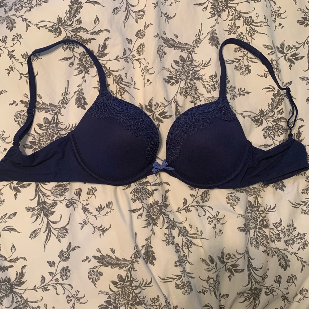 32D Victoria’s Secret Body by Victoria Push-up Bra